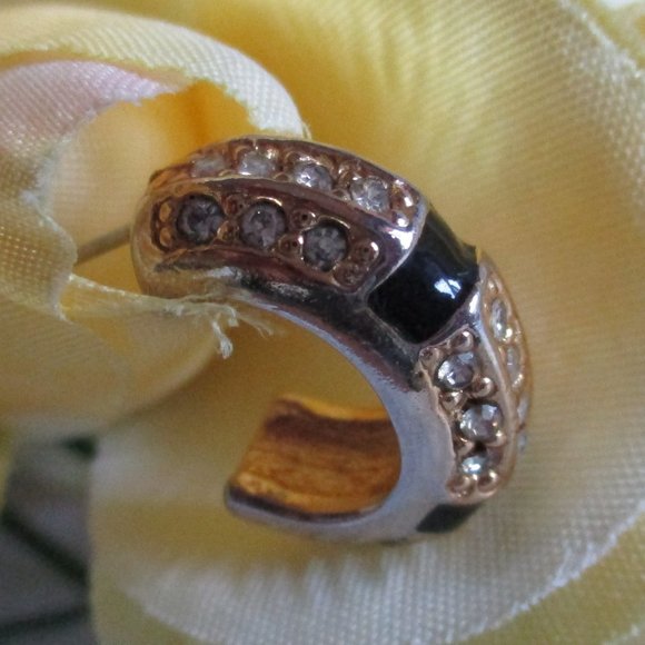 🖤🖤 CRYSTAL BLACK LACQUAR PIERCED EARRINGS – VINTAGE 🖤🖤 - Picture 2 of 12